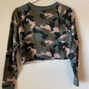 Camo sweatshirt crop top